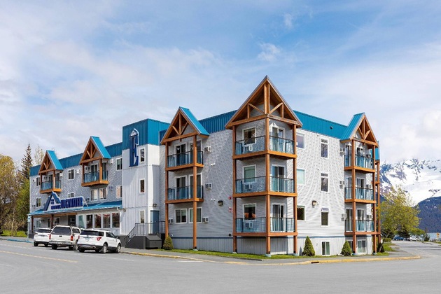 Gallery - Edgewater Hotel