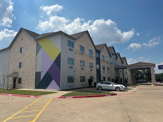 Gallery - Spark By Hilton Round Rock
