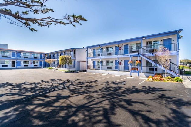 Gallery - Surestay Hotel By Best Western Seaside Monterey