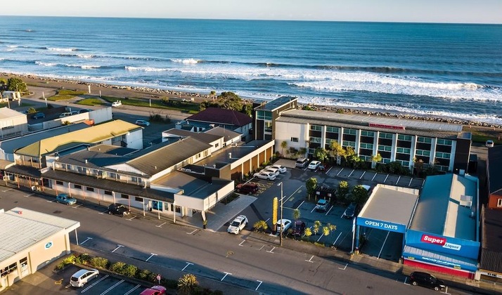 Gallery - Beachfront Hotel