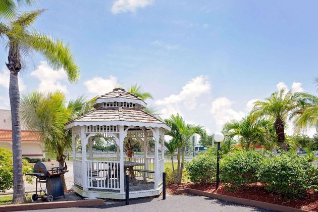 Gallery - Knights Inn Port Charlotte