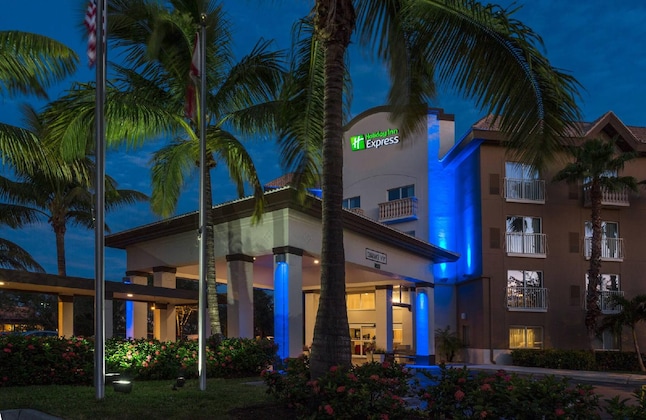 Gallery - Holiday Inn Express Hotel & Suites Naples Downtown - 5Th Ave, An Ihg Hotel