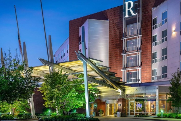 Gallery - Renaissance By Marriott Boston Patriot Place Hotel