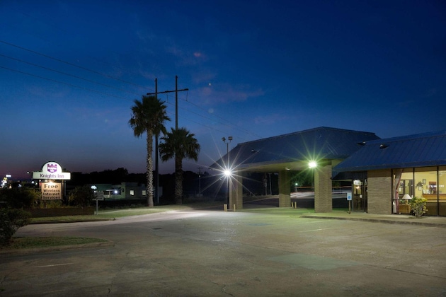 Gallery - Knights Inn Brenham
