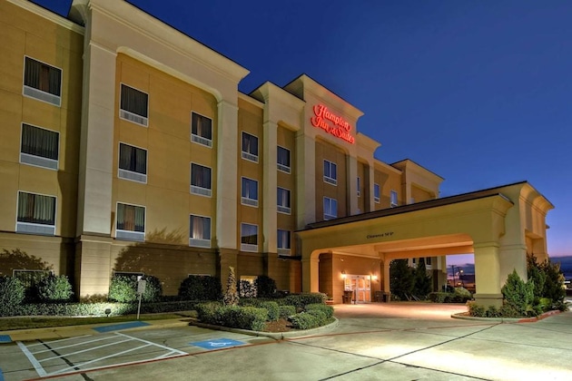 Gallery - Hampton Inn & Suites Corsicana