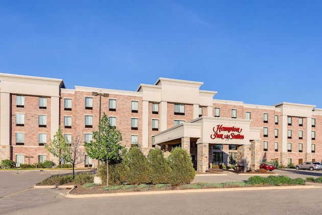 Gallery - Hampton Inn & Suites West Bend