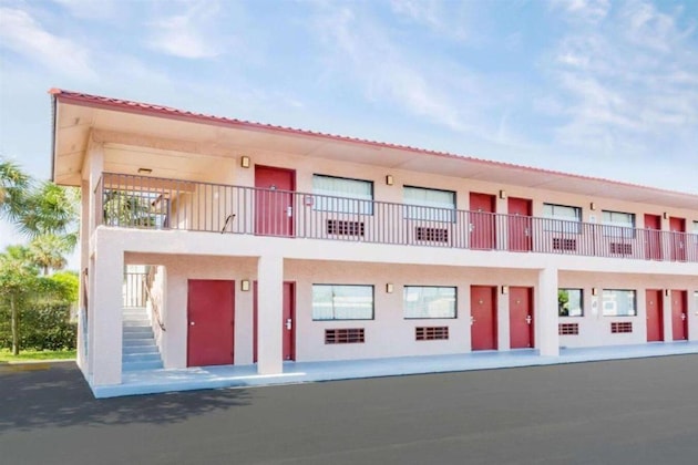 Gallery - Super 8 By Wyndham Ft. Pierce