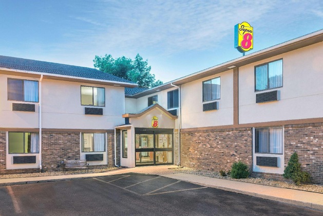 Gallery - Super 8 By Wyndham Tilton Lake Winnipesaukee