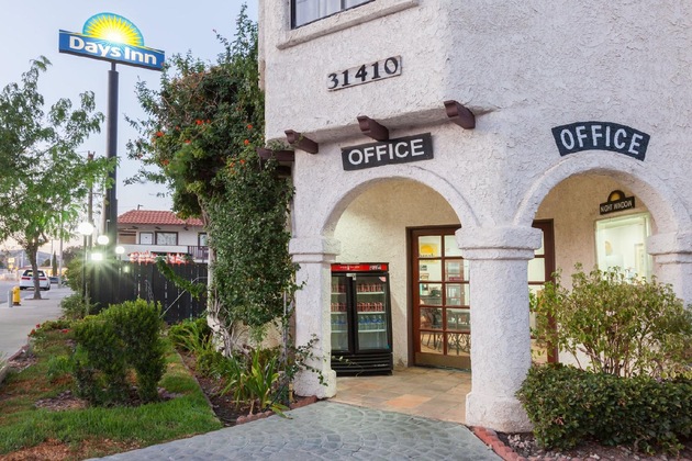 Gallery - Days Inn By Wyndham Castaic Six Flags Magic Mountain
