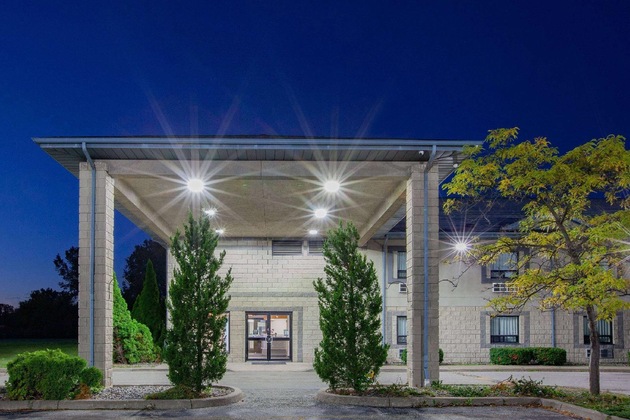 Gallery - Super 8 By Wyndham Ambassador Bridge Windsor On
