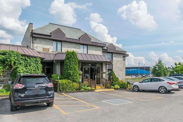 Gallery - Quality Hotel & Suites