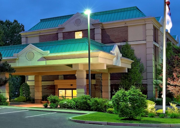 Gallery - Hampton Inn Hartford Airport