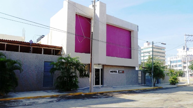 Gallery - Itto Acapulco