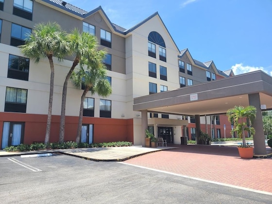 Gallery - Holiday Inn Express & Suites Ft. Lauderdale N - Exec Airport, An Ihg Hotel