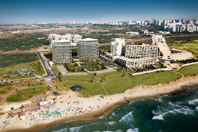 Gallery - Play Hatzuk Beach