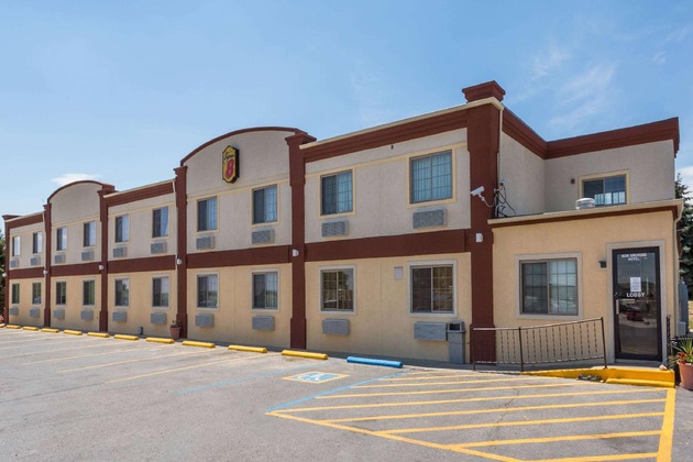 Gallery - Super 8 By Wyndham Douglas