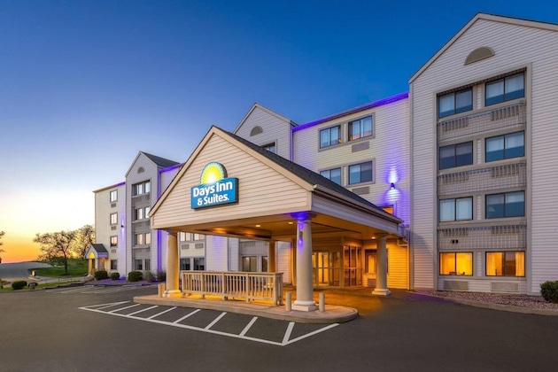 Gallery - Days Inn & Suites By Wyndham Kansas City South