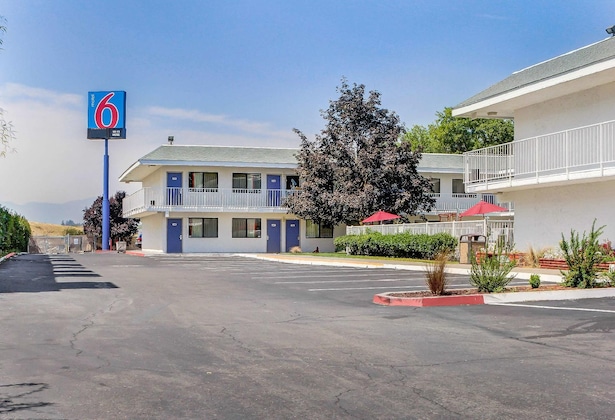 Gallery - Motel 6 Medford South
