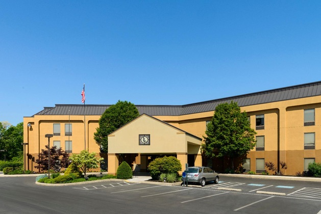 Gallery - Larkspur Landing Select Carlisl