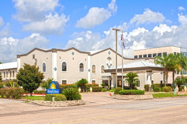 Gallery - Days Inn & Suites By Wyndham Nasa Space Center Houston