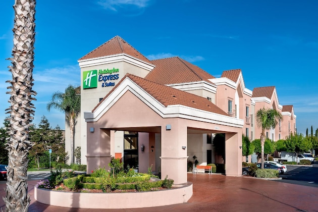Gallery - Holiday Inn Express & Suites Lathrop By Ihg