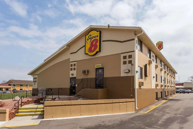 Gallery - Super 8 By Wyndham Janesville