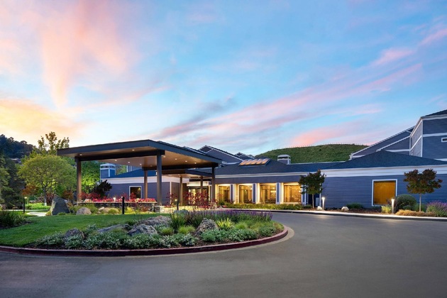 Gallery - Courtyard San Francisco Larkspur Landing Marin County
