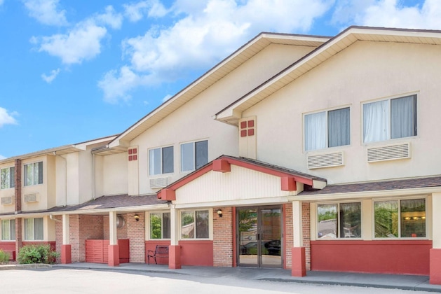 Gallery - Super 8 By Wyndham Kingston