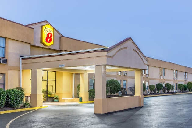Gallery - Super 8 by Wyndham Knoxville Downtown Area