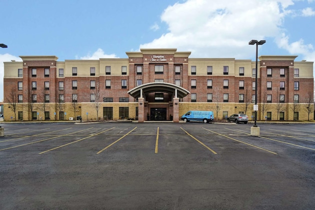 Gallery - Hampton Inn & Suites Detroit-Canton
