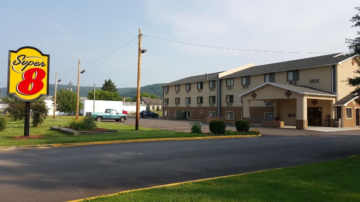 Gallery - Super 8 By Wyndham Bath Hammondsport Area