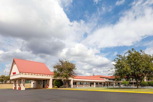 Gallery - Ramada By Wyndham Clinton