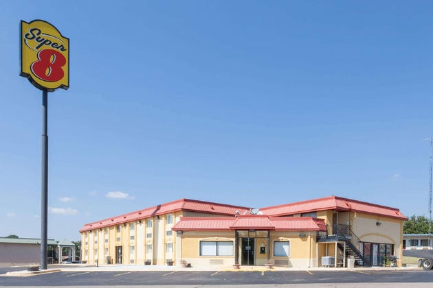 Gallery - Super 8 By Wyndham Clinton