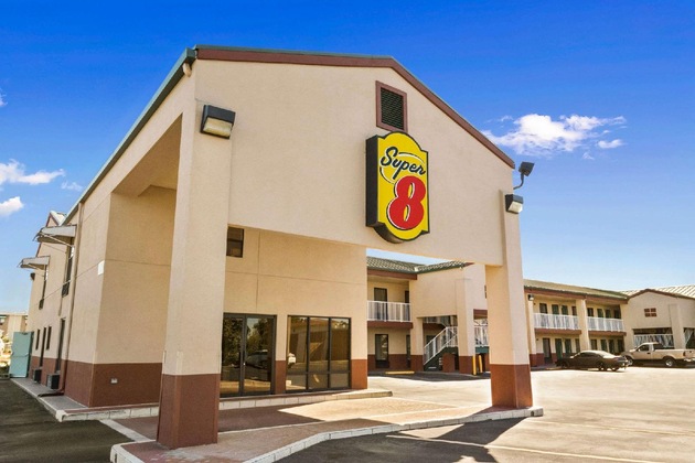 Gallery - Super 8 By Wyndham Hattiesburg North
