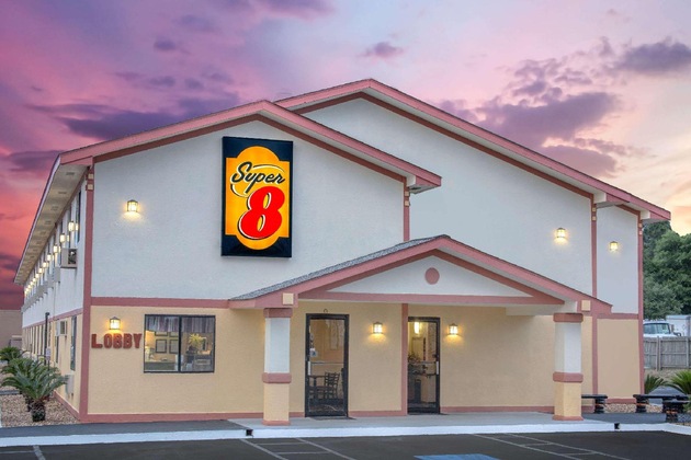 Gallery - Super 8 By Wyndham Douglas
