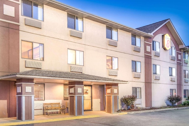 Gallery - Super 8 By Wyndham Wheeling