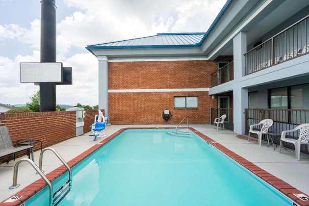 Gallery - Super 8 By Wyndham Dandridge