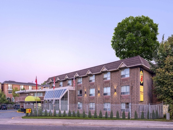 Gallery - Super 8 By Wyndham Toronto East On