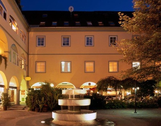 Gallery - Goldener Brunnen