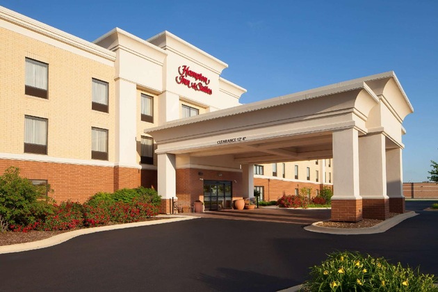 Gallery - Hampton Inn & Suites Chicago St. Charles