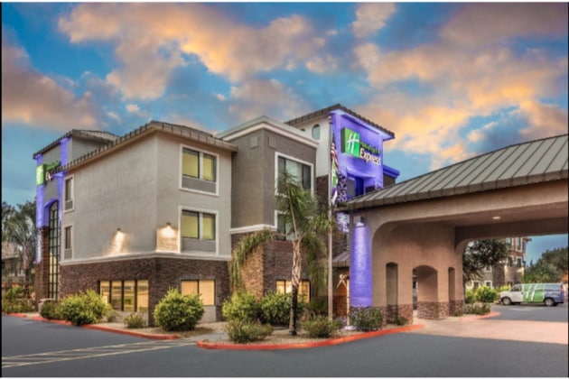 Gallery - Holiday Inn Phoenix-Tempe
