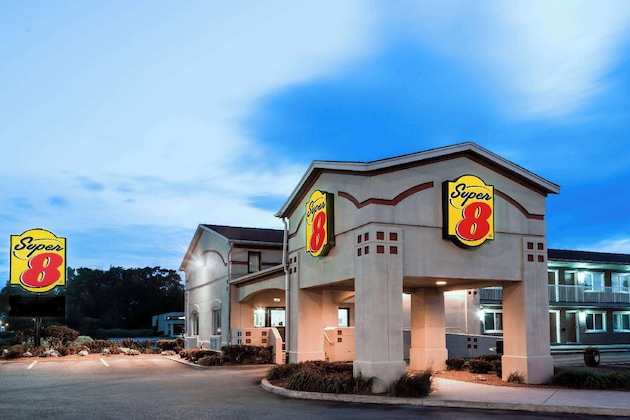 Gallery - Super 8 By Wyndham Guelph