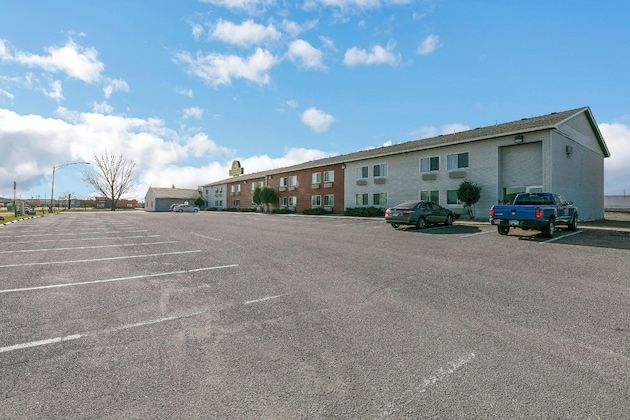 Gallery - Days Inn By Wyndham Alexandria Mn
