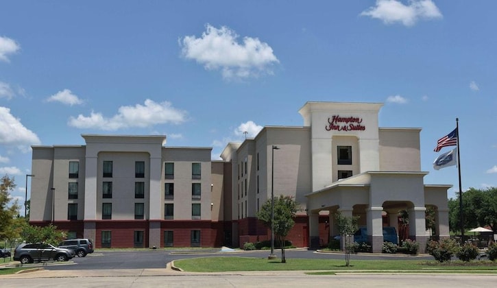 Gallery - Hampton Inn & Suites Alexandria