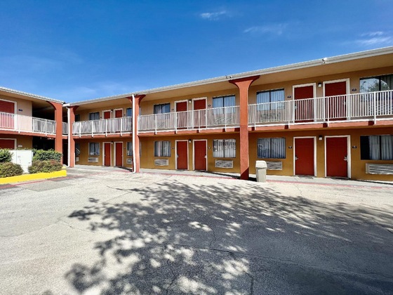 Gallery - Days Inn & Suites By Wyndham Arlington Near Six Flags