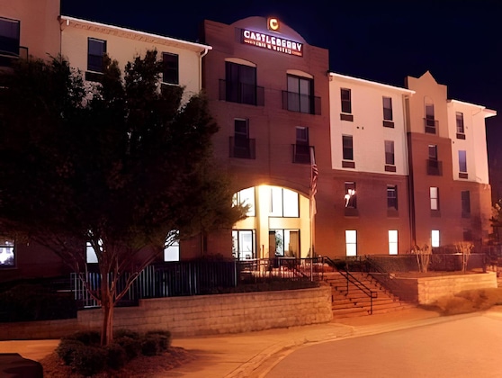Gallery - Clarion Inn & Suites Atlanta Downtown