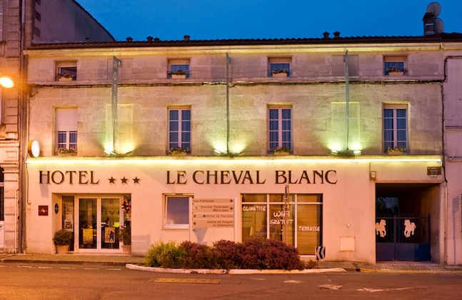 Gallery - Le Cheval Blanc