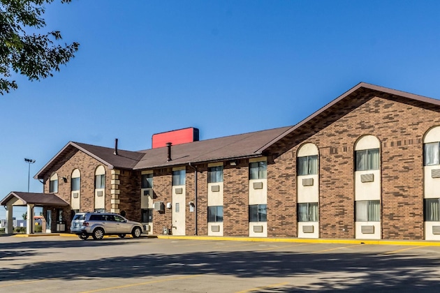 Gallery - Econo Lodge North
