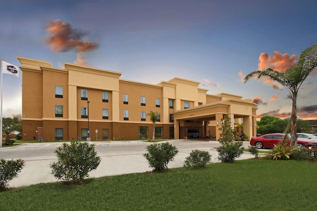 Gallery - Hampton Inn Beeville