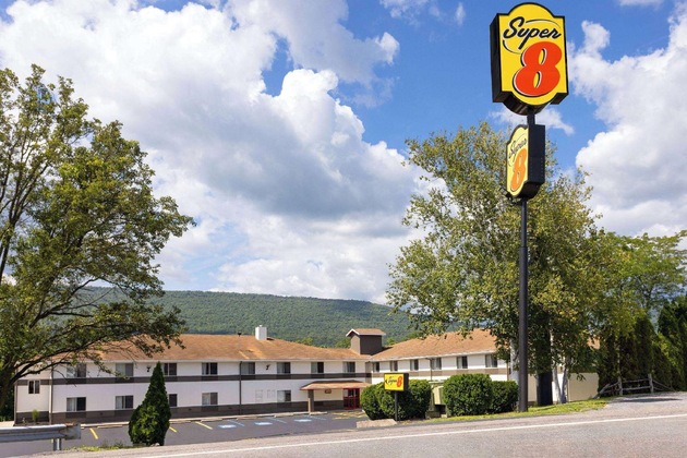 Gallery - Super 8 By Wyndham Burnham Lewistown